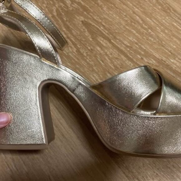 Soda Platform Heel Shoes Womens Size 10 Gold Strappy Block Sandals Chunky Heels - Picture 3 of 4